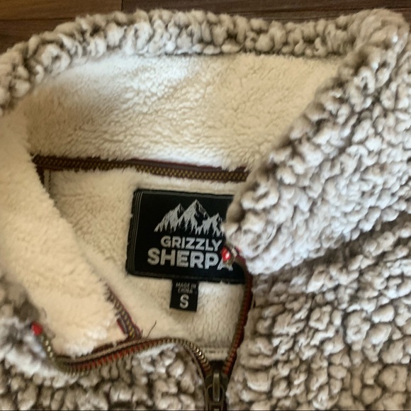 Grizzly Sherpa sweater Women Small - Picture 3 of 4